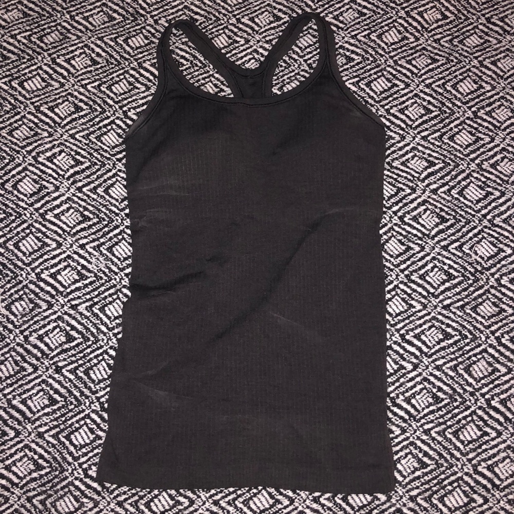 Lululemon ebb to street top